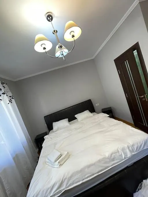 בוקרשט Victoriei Light Studio